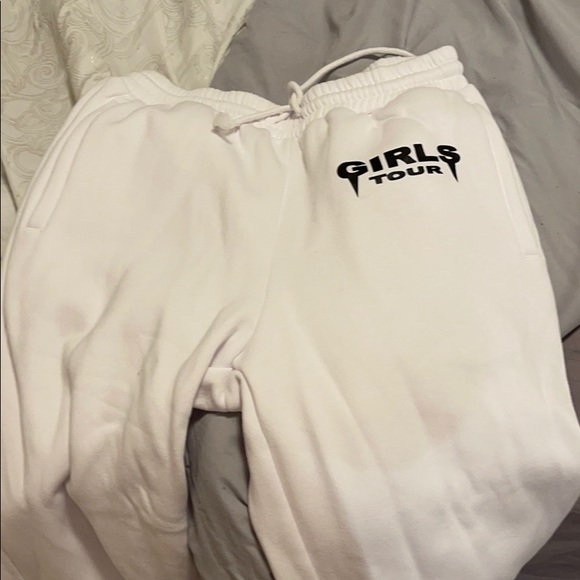 So Sorella OG Girls Tour Hoodie& Sweatpants White - Picture 3 of 3